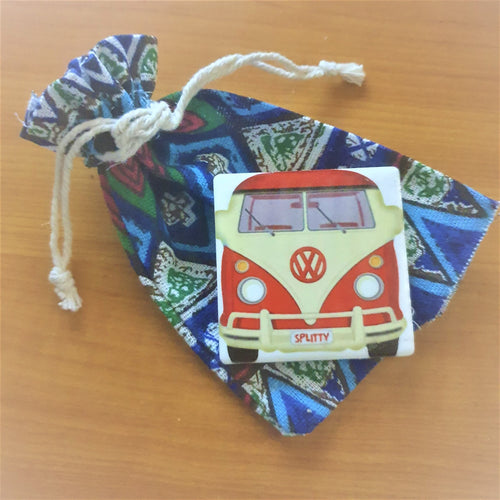 Kombi Splitty Magnet - The perfect gift for any Kombi lover or collector.  We have a great range of Kombi giftware - signs - money boxes - coasters - trivets & keychains.   5.5 x 5.5 cm | Ceramic | Red & white | Square | Magnetic backing | Gloss finish | Comes in organza cotton hippy tribal gift bag.