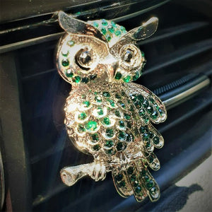 Our beautiful green wise owl, hand made car diffusor boxed gift. A beautiful gift to give to any passionate owl lover.  Come's in our beautiful blue gift box with the writing A Gift For You | Two pieces, the back easily clicks onto your elephant | Oil pad in the back to add a couple of drops of your favourite fragrance or essential oil | Easily clips onto your car vent so you have a beautiful aroma in your car all day long. 